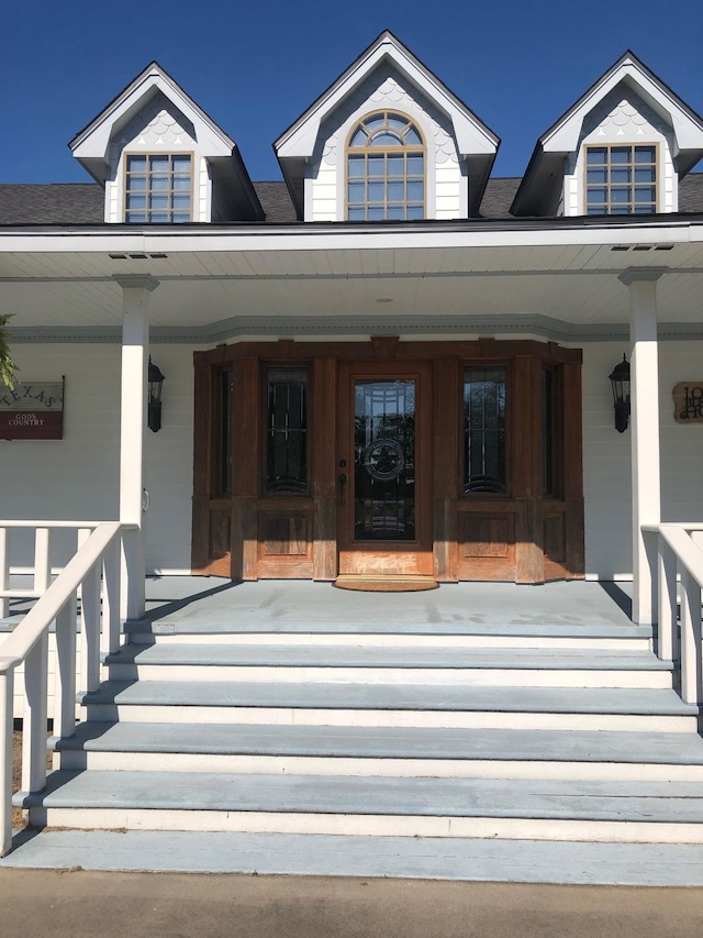 doorway to property with covered porch