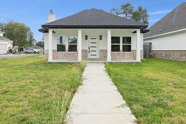 view of front of home with a porch and a front lawn