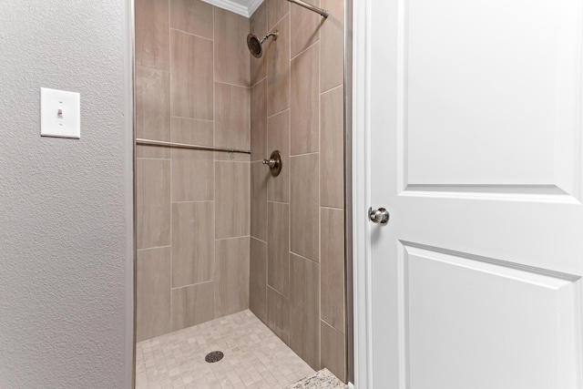 bathroom featuring tiled shower