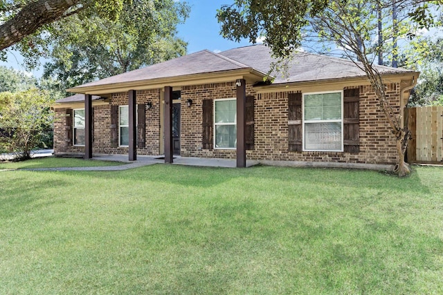 view of front of house featuring a front yard