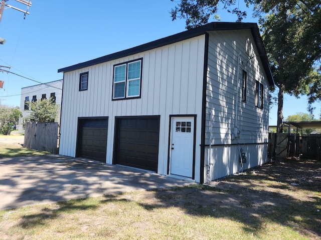 1313 Block St, Port Neches, TX 77651 - view of garage