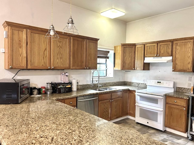 kitchen with hanging light fixtures, sink, and appliances with stainless steel finishes