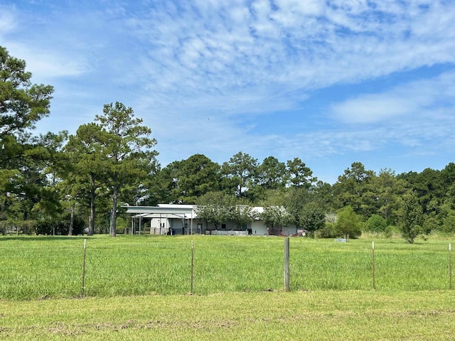 view of yard featuring a rural view