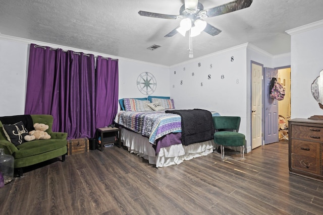7775 River Rd, Beaumont, TX 77713 - bedroom with wood finished floors, a textured ceiling, crown molding, and a ceiling fan