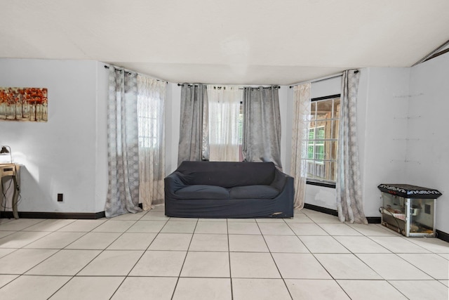 7775 River Rd, Beaumont, TX 77713 - living area with baseboards