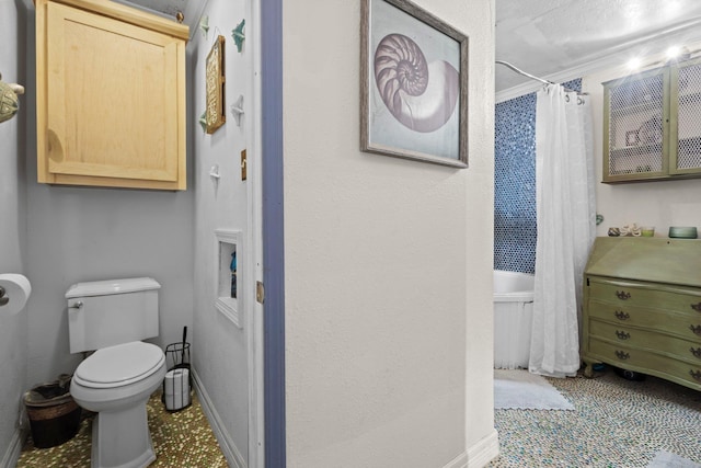 7775 River Rd, Beaumont, TX 77713 - full bath with toilet and shower / bath combo