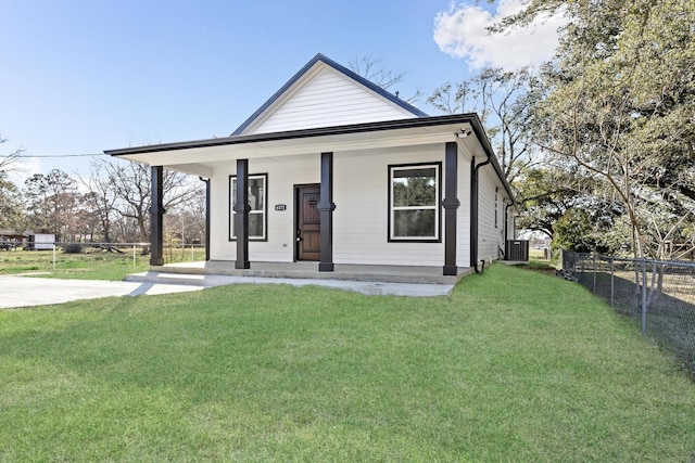 view of front of property featuring a porch, central air condition unit, and a front lawn