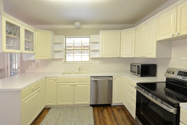 kitchen featuring kitchen peninsula, appliances with stainless steel finishes, dark hardwood / wood-style flooring, ornamental molding, and sink