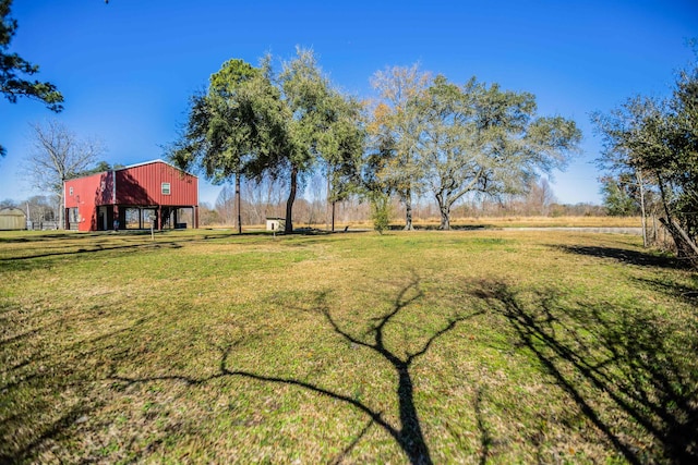 view of yard with a rural view