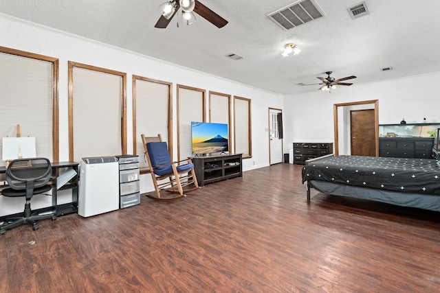 134 Sherwood Trl, Silsbee, TX 77656 - bedroom with wood finished floors, a textured ceiling, and ceiling fan