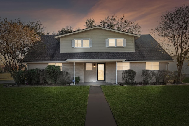 view of front facade with a yard