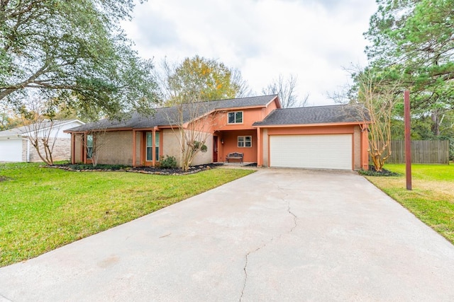 view of front of property featuring a front yard and a garage