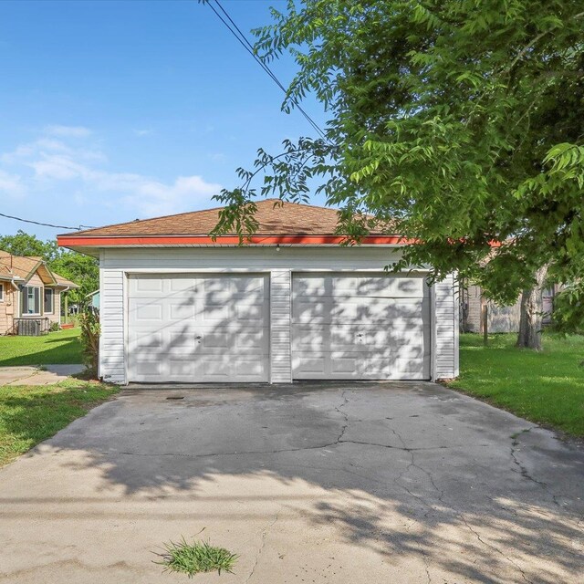 1710 17th St, Port Arthur, TX 77640 - view of detached garage