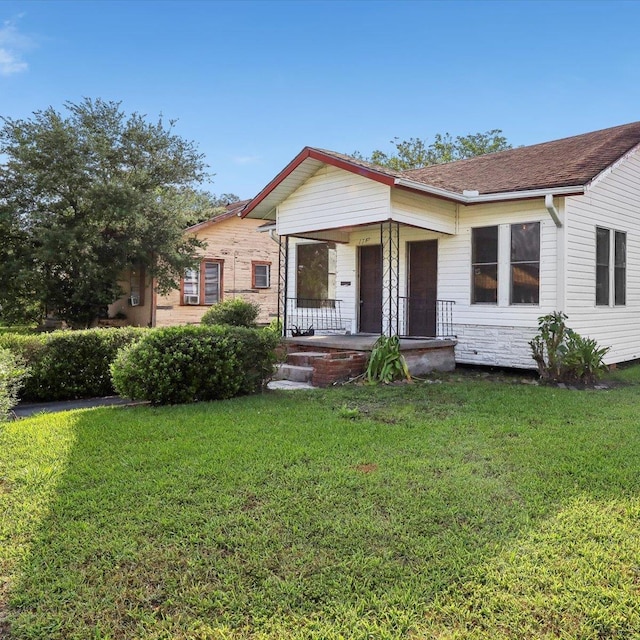 1710 17th St, Port Arthur, TX 77640 - bungalow-style house featuring a front lawn and covered porch