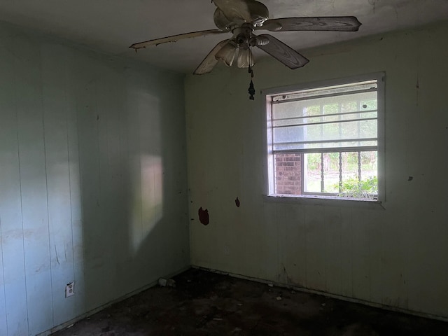 unfurnished room with ceiling fan