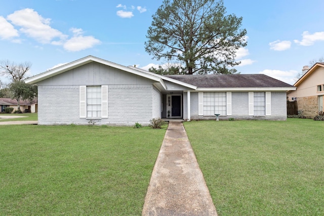 ranch-style house with a front yard