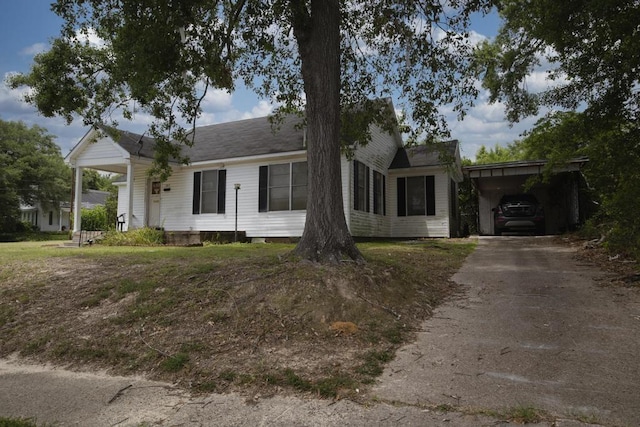 single story home featuring a carport