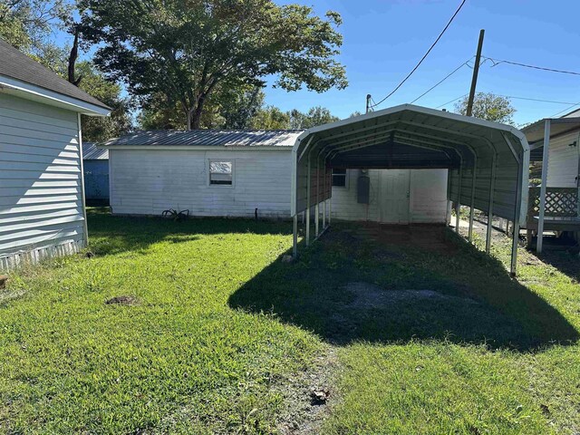 view of yard with a carport