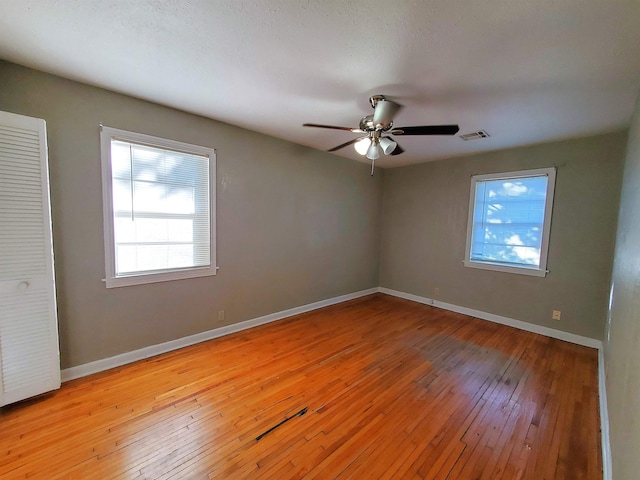 unfurnished room featuring light hardwood / wood-style flooring and ceiling fan