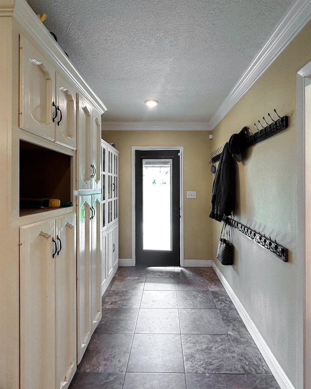 1100 Mitzi Rd, Vidor, TX 77662 - mudroom featuring a textured ceiling, crown molding, and baseboards