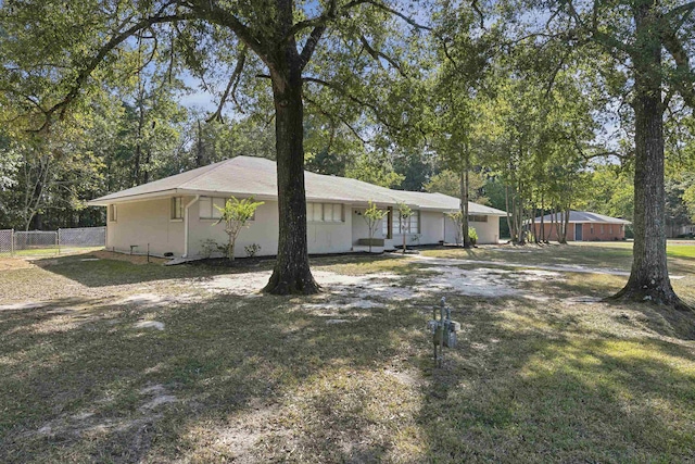 exterior space featuring a yard