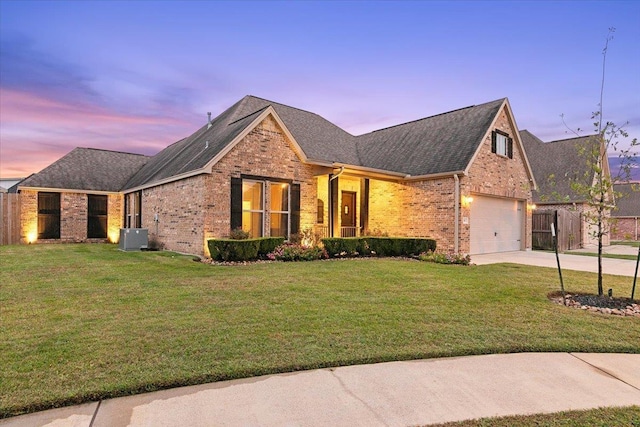 view of front facade featuring a garage and a yard