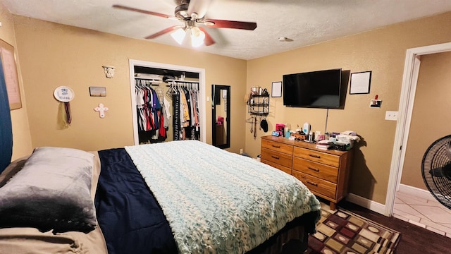 bedroom with a textured ceiling, a closet, and ceiling fan