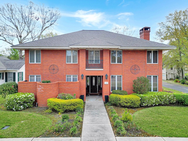 view of front facade with a front yard