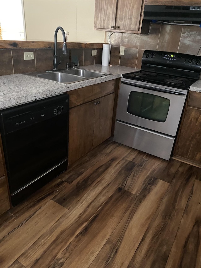 kitchen featuring under cabinet range hood, dark wood-style floors, a sink, dishwasher, and stainless steel range with electric stovetop