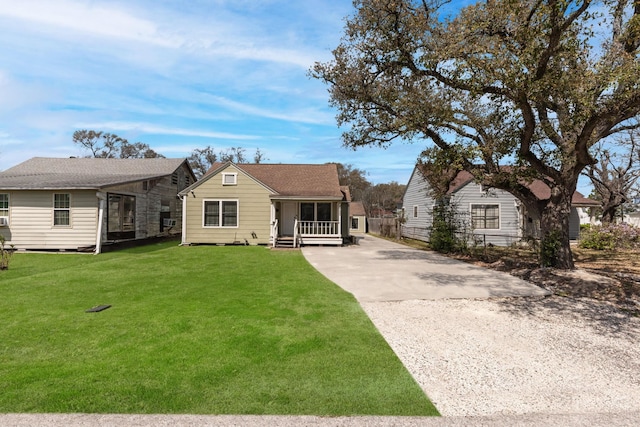 view of front of property with a front lawn and driveway