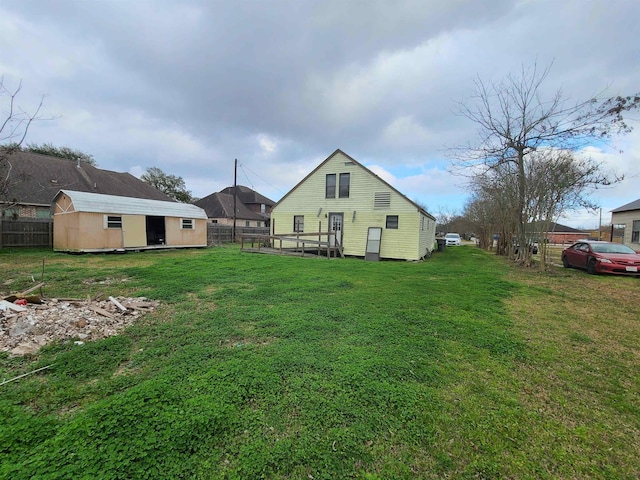 view of yard with an outdoor structure