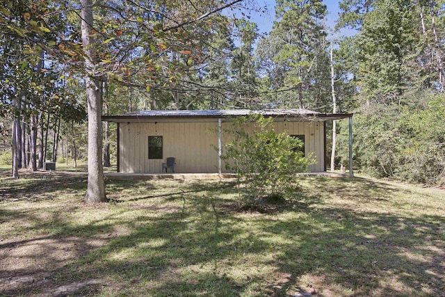 view of outdoor structure with a lawn