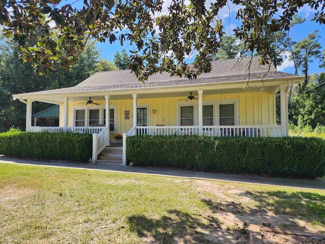 view of front of house featuring covered porch and a front lawn