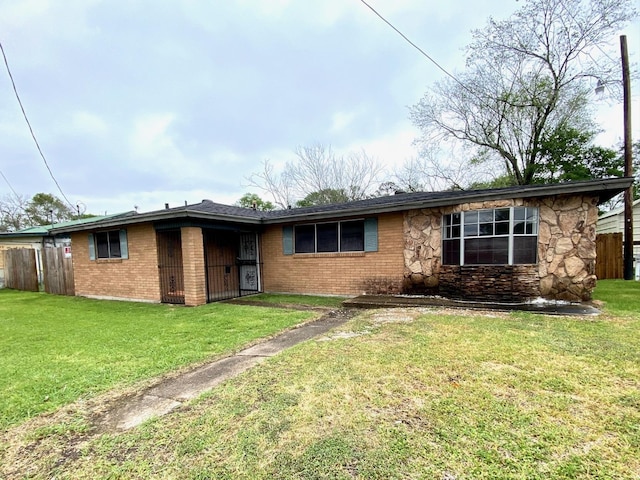 ranch-style home featuring a front yard