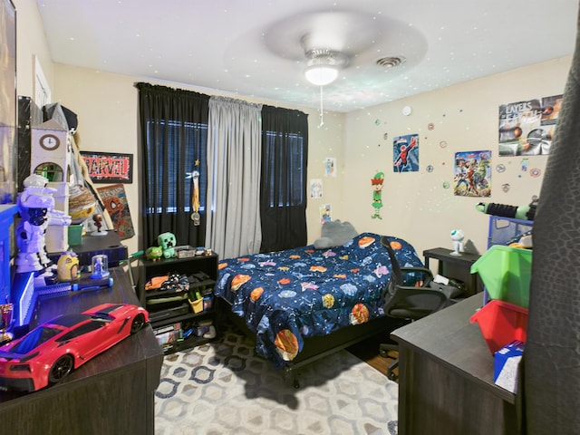 bedroom featuring a ceiling fan