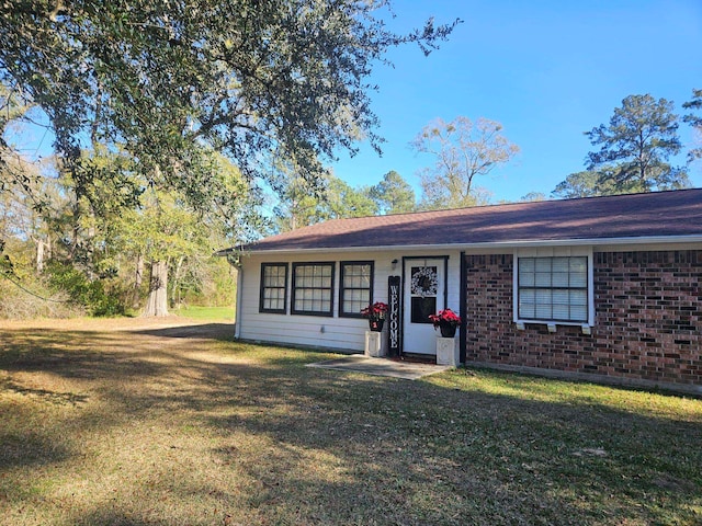 ranch-style house with a front lawn