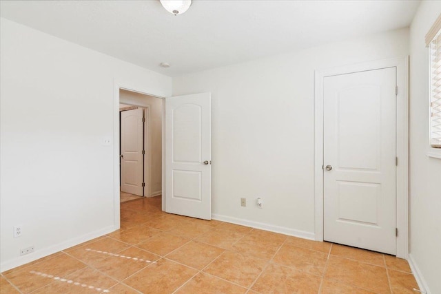 empty room with light tile patterned flooring