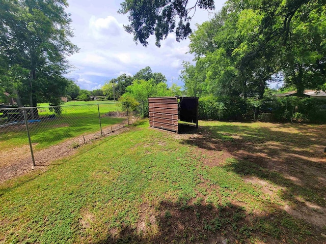 2210 Nora St, Beaumont, TX 77705 - view of yard