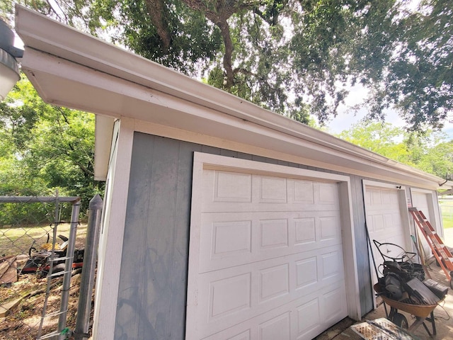 2210 Nora St, Beaumont, TX 77705 - view of garage