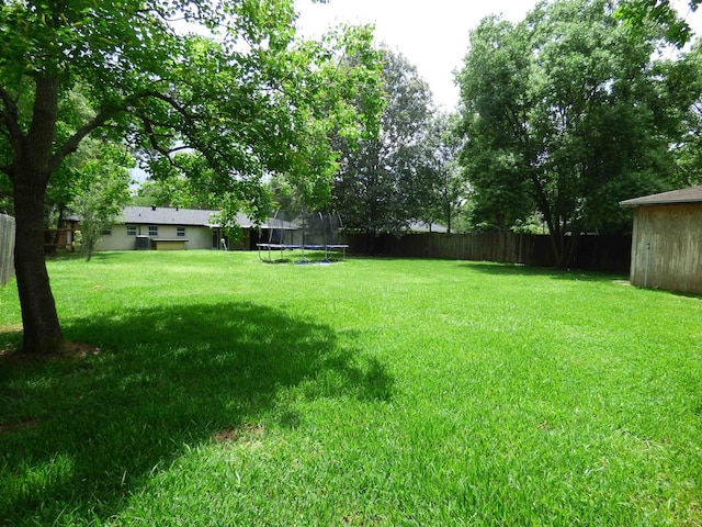 5335 Idylwood St, Beaumont, TX 77703 - view of yard featuring a trampoline