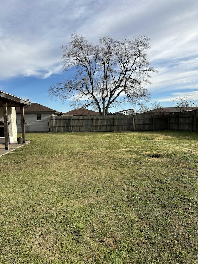 637 Ridgewood Dr, Port Neches, TX 77651 - view of yard