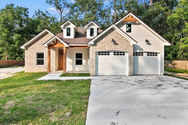 view of front of property featuring a front yard