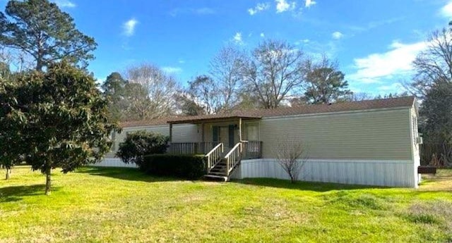 manufactured / mobile home with a front lawn