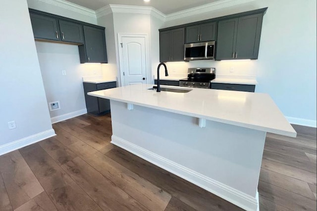 kitchen featuring stainless steel appliances, crown molding, dark wood-type flooring, and a sink