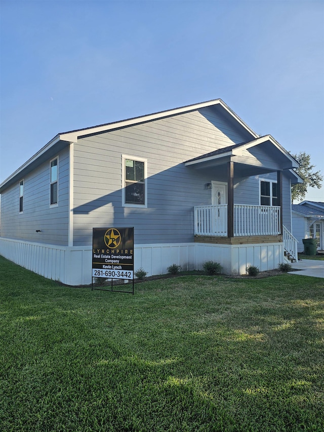 exterior space featuring a front yard