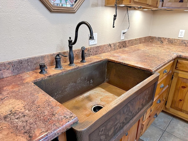 interior details featuring sink