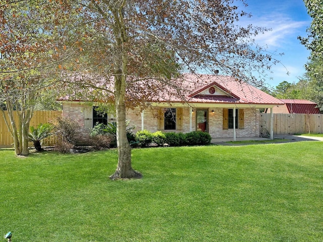 ranch-style home with a front yard