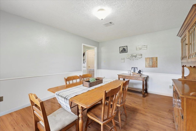 132 County Road 760, Buna, TX 77612 - dining room featuring visible vents, light wood-style floors, and a textured ceiling