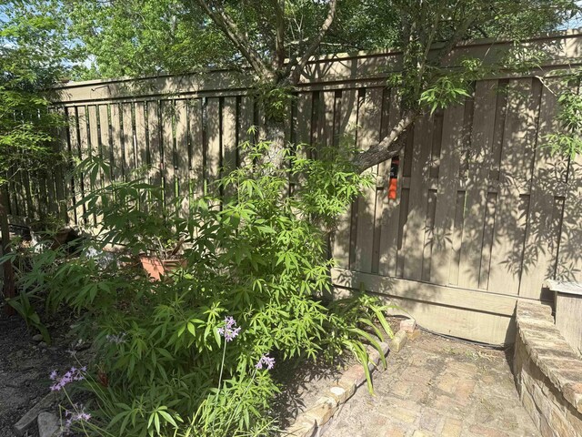 11 Regency Pl, Orange, TX 77630 - view of side of property featuring a fenced backyard