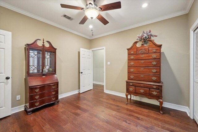 11 Regency Pl, Orange, TX 77630 - bedroom with wood finished floors, ornamental molding, baseboards, and ceiling fan